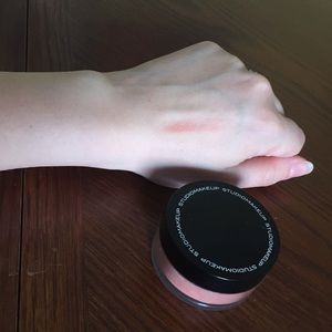 StudioMakeup Luminous Loose Blush